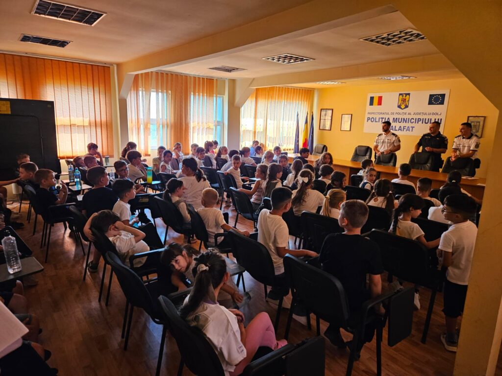 Elevii din Calafat au descoperit ce înseamnă să fii polițist