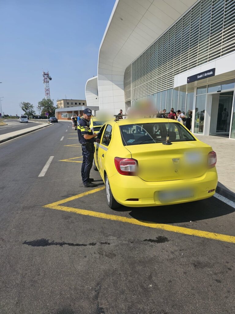 Acțiune a polițiștilor rutieri și a specialiștilor de la RAR în zona Aeroportului Craiova