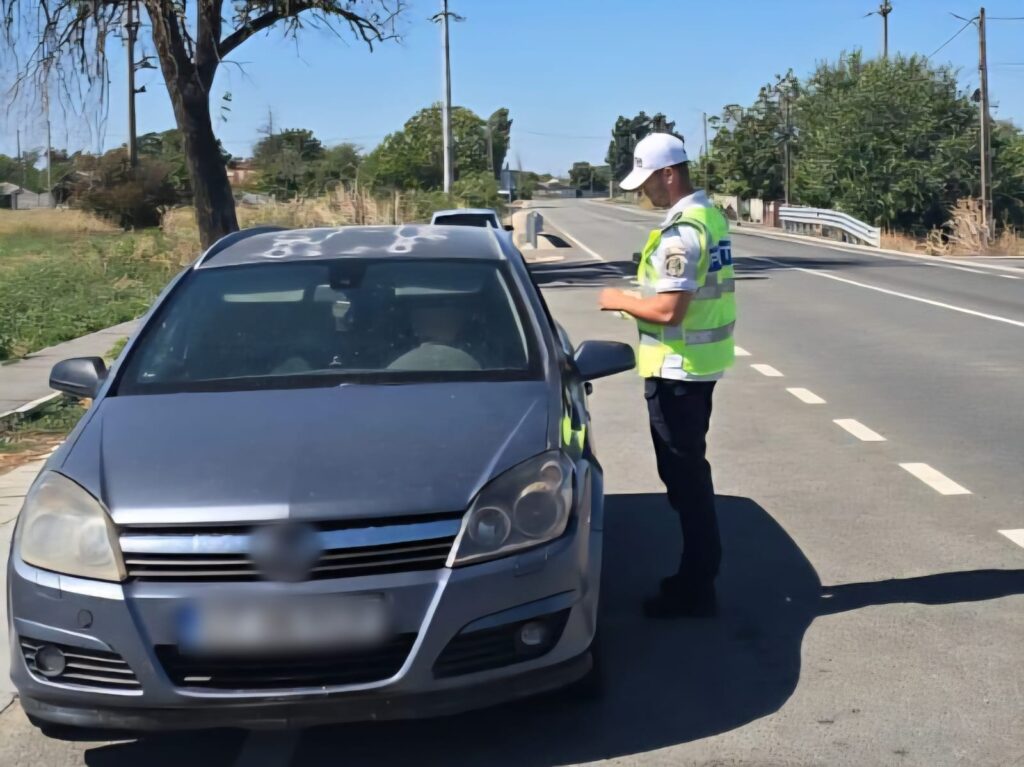 Olt: 35 de amenzi și șase permise reținute de polițiștii rutieri