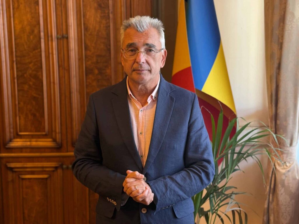 Petrișor Peiu (AUR) vrea ca oficialitățile să sărute drapelul pentru că așa a văzut în filmele americane