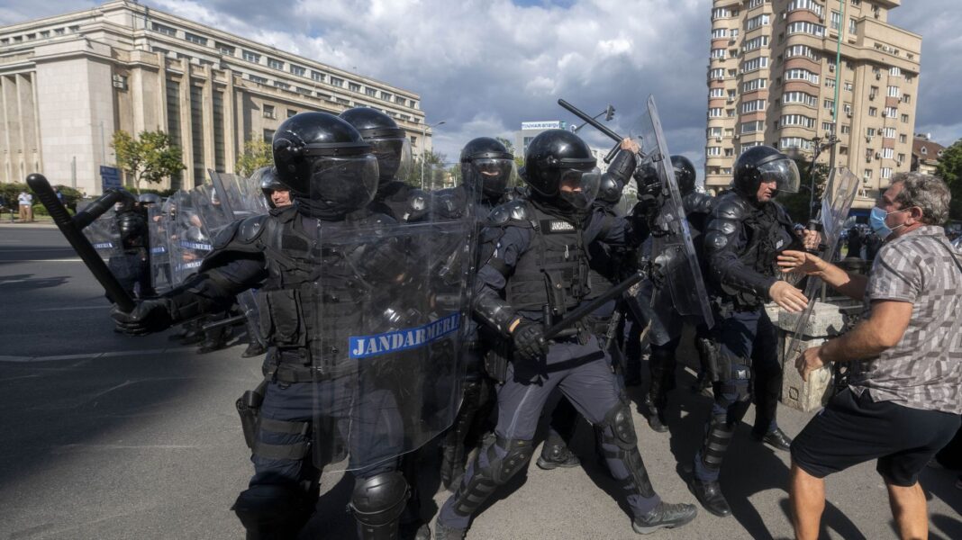 Percheziţii în Bucureşti şi în 15 judeţe, în legătură cu incidentele violente