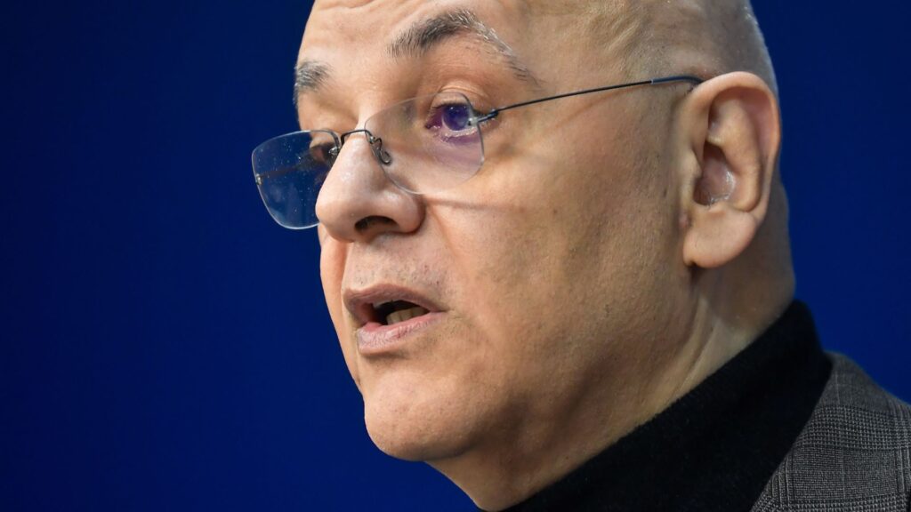Raed Arafat, inculpat în dosarul privind înlocuirea elicopterului prăbușit în Republica Moldova
