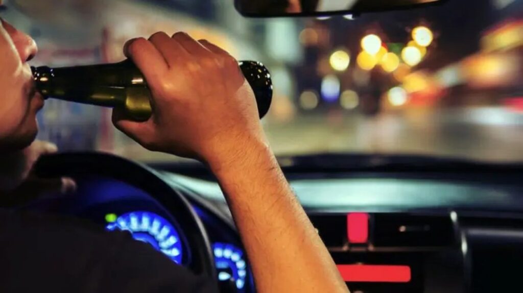 Mehedinţi: Amendă de aproape 2.000 de lei și permis suspendat 90 de zile pentru un șofer prins băut la volan