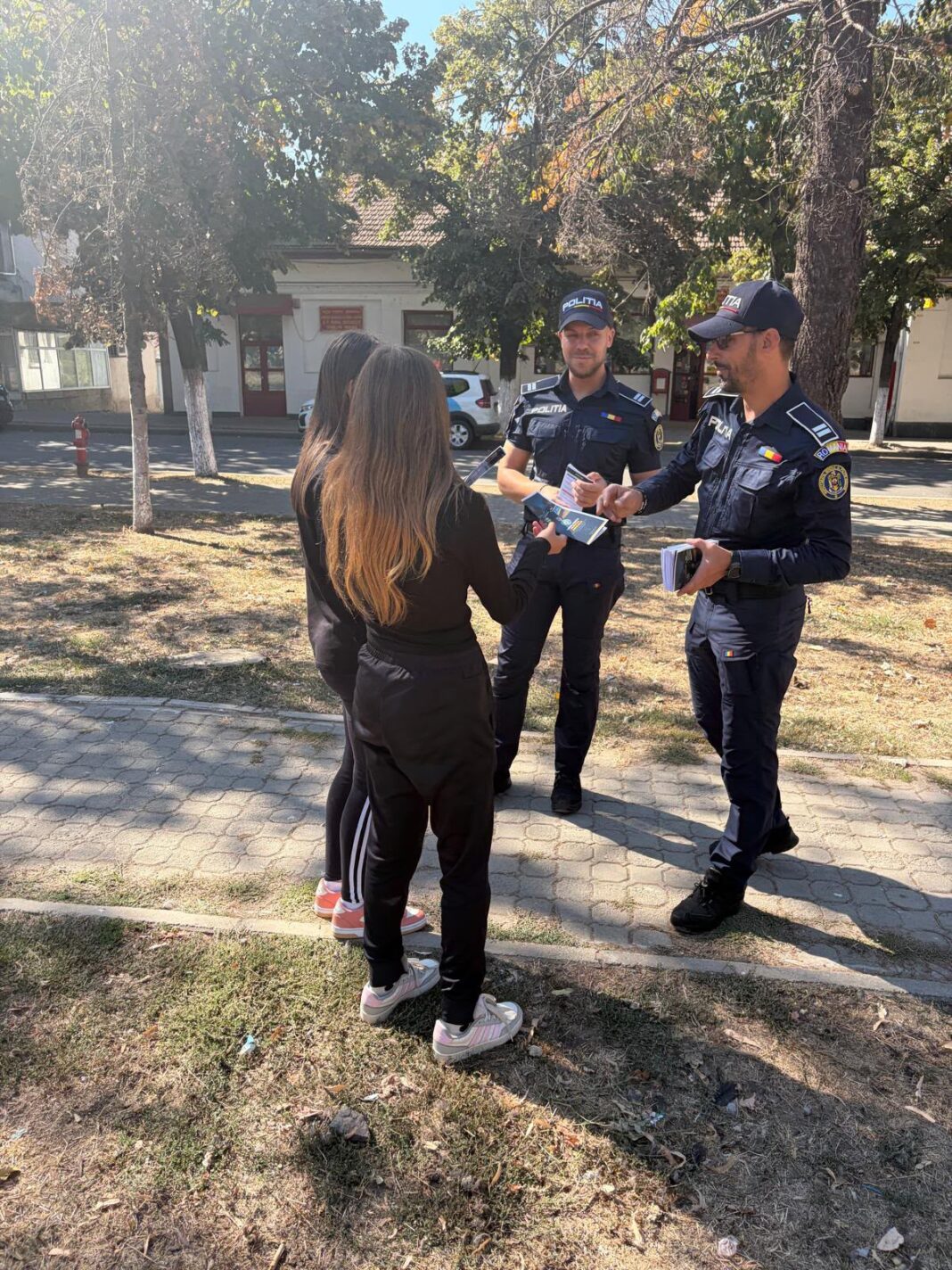 Polițiștii mehedințeni, acțiuni de informare pentru protecția animalelor