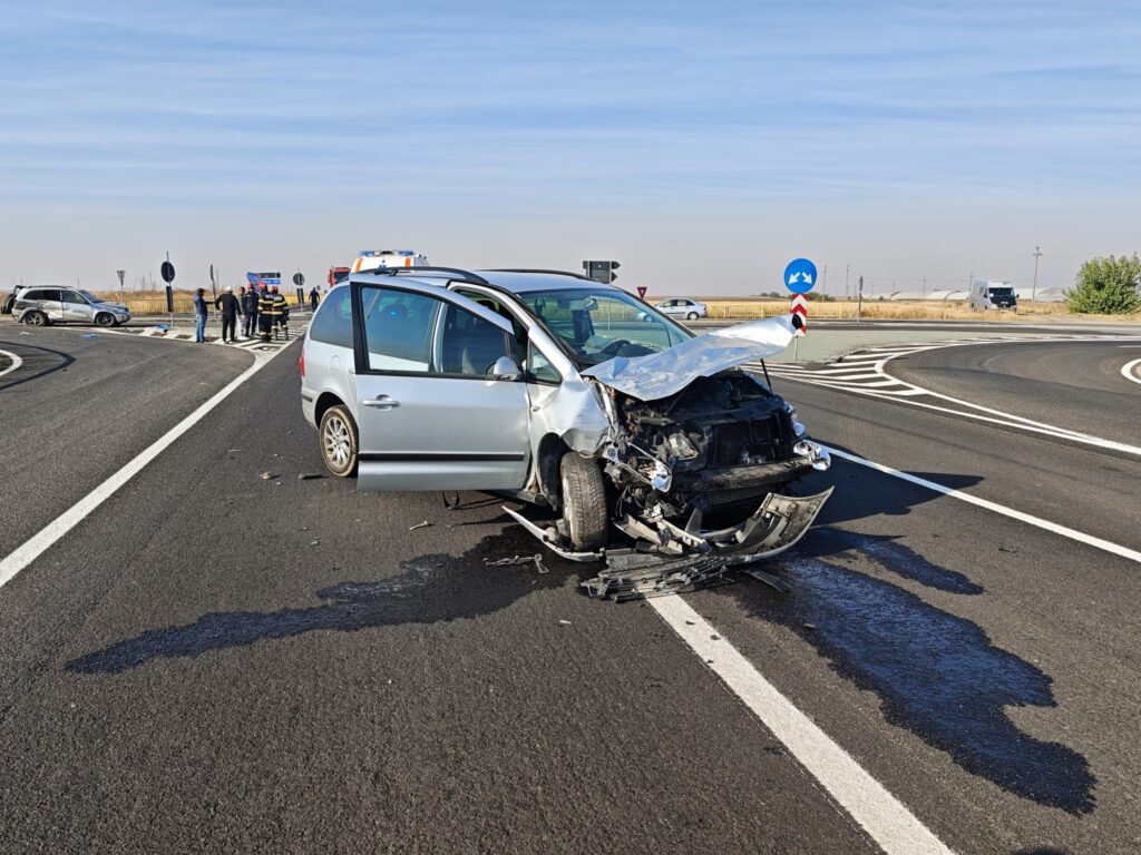 Accident la ieșirea din Moțăței: un bebeluș de două luni și un tânăr au ajuns la spital