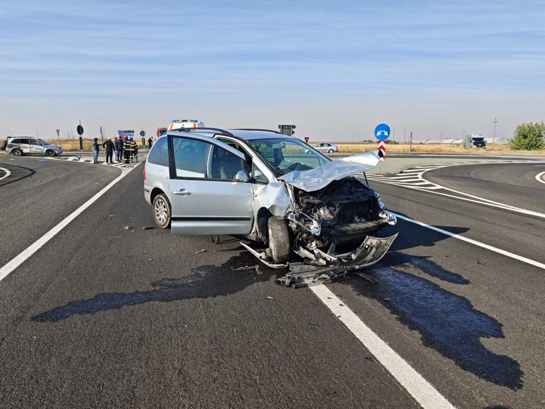 Accident la ieșirea din Moțăței: un bebeluș de două luni și un tânăr au ajuns la spital