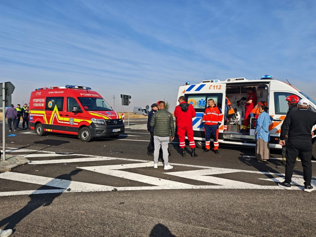 Accident pe E79, în Moțăței: un copil și un adult, transportați la spital