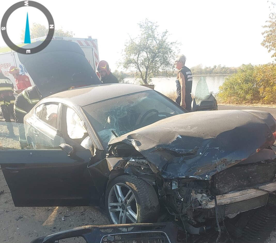 Accident cu două autoturisme în Ostrovul Corbului. Patru persoane au nevoie de îngrijiri medicale