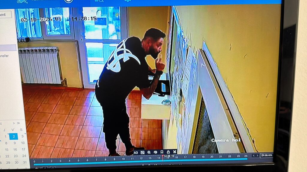Bărbat din Rast, prins după ce ar fi furat două lănțișoare din aur dintr-un amanet din Craiova