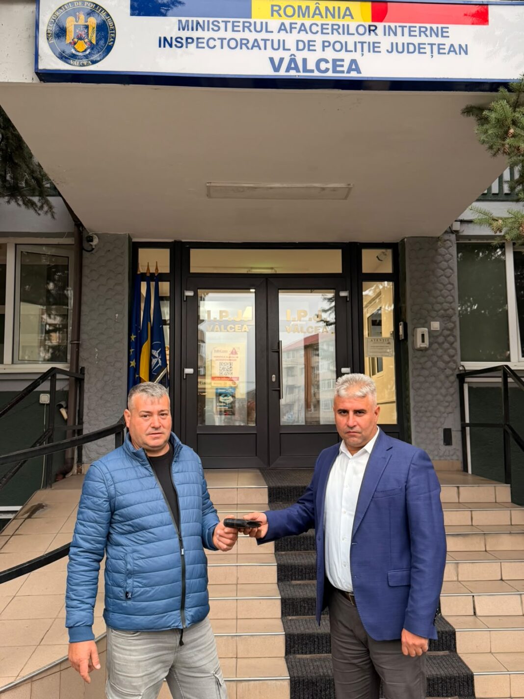 Gest de omenie la Băbeni: un polițist aflat în timpul liber a găsit un portofel și l-a returnat proprietarului