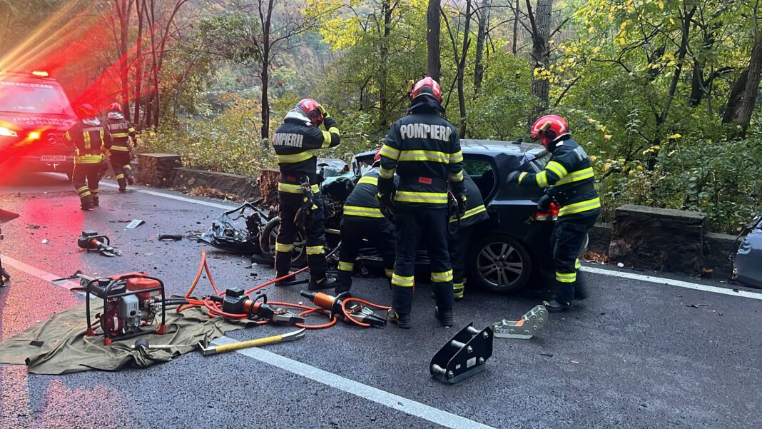 Accident pe DN7, la Brezoi: circulație blocată după impactul dintre un camion și un autoturism