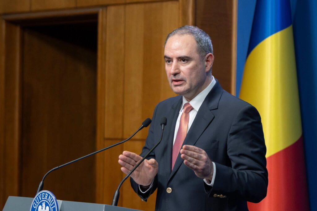 Alexandru Nazare, după reconfirmarea ratingului României la „BBB-”: Un rezultat obținut printr-un efort amplu al economiei și al societății pentru corectarea dezechilibrelor și menținerea traiectoriei de reducere a deficitului