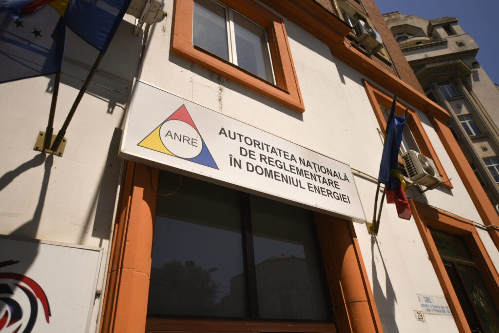 ANRE, acuzată că nu a sancționat distribuitorii pentru investițiile insuficiente în rețelele electrice