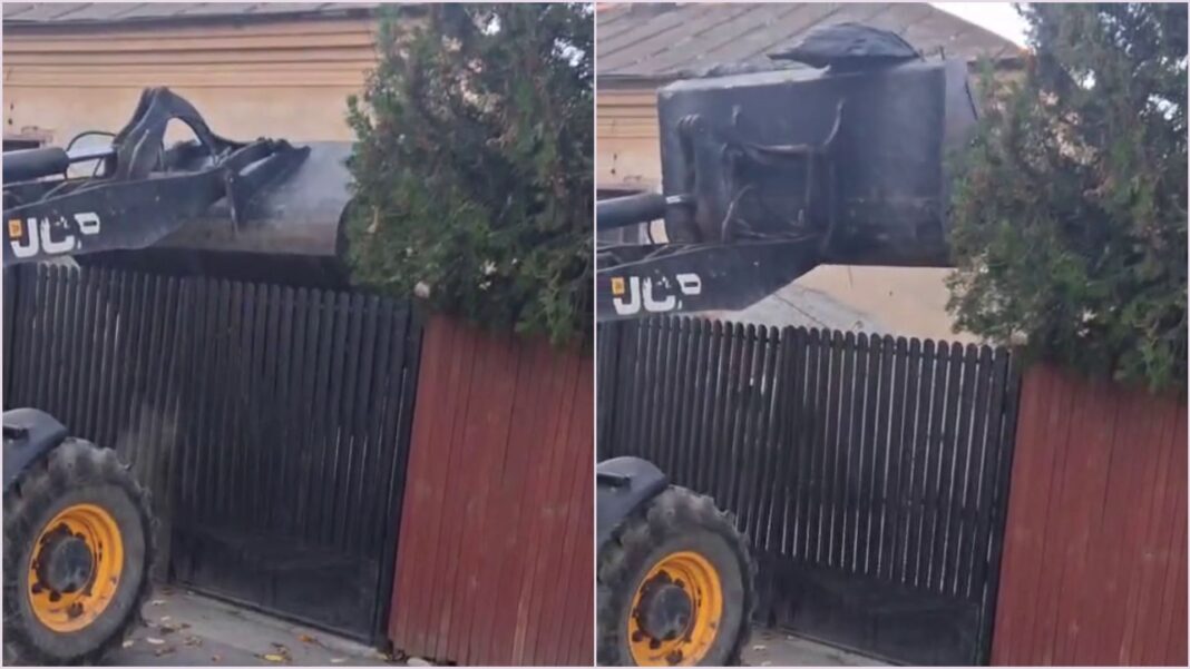 Primăria Băilești a dus cu excavatorul gunoiul aruncat ilegal înapoi, în curtea celui care l-a abandonat