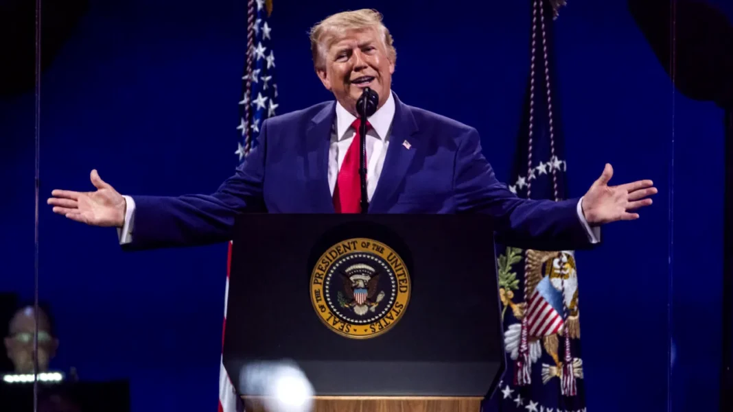 Trump vrea să-și lase numele pe un ocean. Președintele SUA ia în calcul redenumirea Atlanticului sau Pacificului