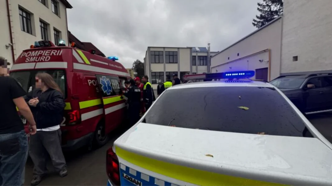 Atac cu maceta într-un liceu: doi elevi de 15 ani au fost răniți. Agresorul, în custodia poliției