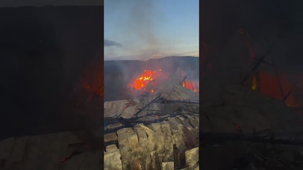 Incendiu în incinta fostei unități militare din Vlădești. 72 de pompieri au intervenit cu 20 de autospeciale
