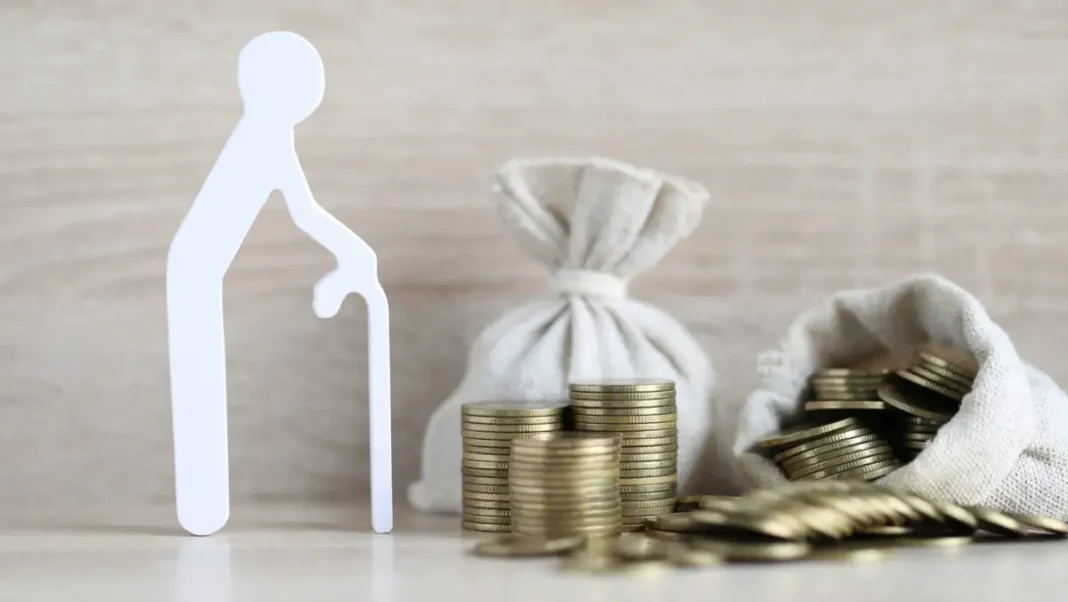 Pensionarii ar putea scăpa de plata CASS pentru pensiile de peste 3.000 de lei. CCR analizează zeci de dosare