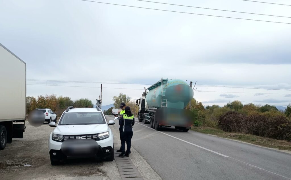 Transporturi de mărfuri, verificate de polițiștii rutieri gorjeni și de inspectorii antifraudă