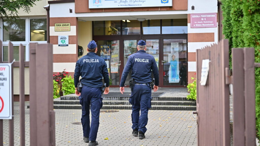 Peste 20.000 de polițiști, mobilizați în școlile din Polonia, după atacurile de săptămâna trecută