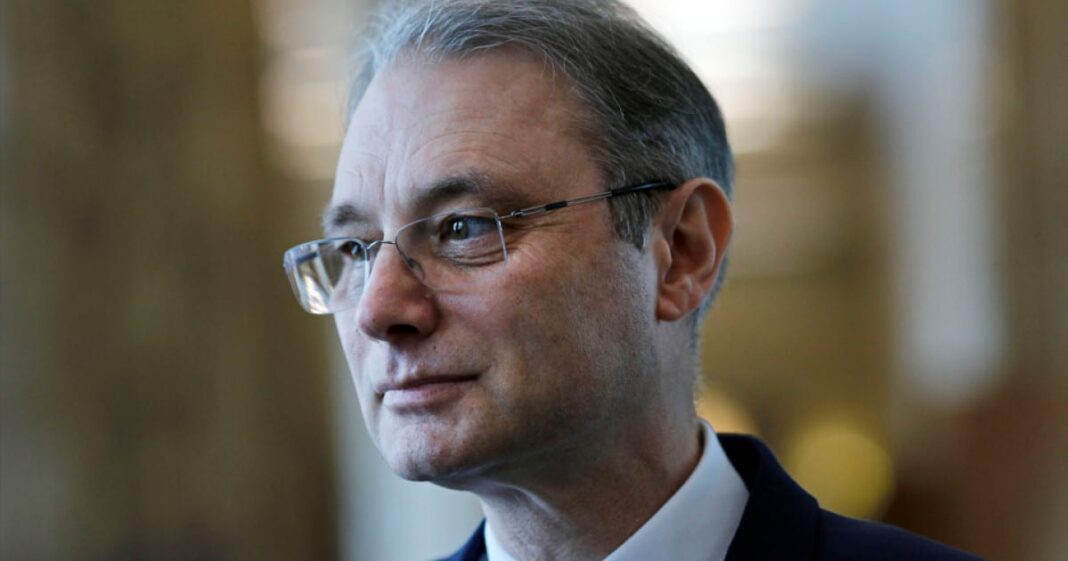 Luca Niculescu anunță când va depune lista miniștrilor în Parlament. Trei variante de guvern sunt luate în calcul