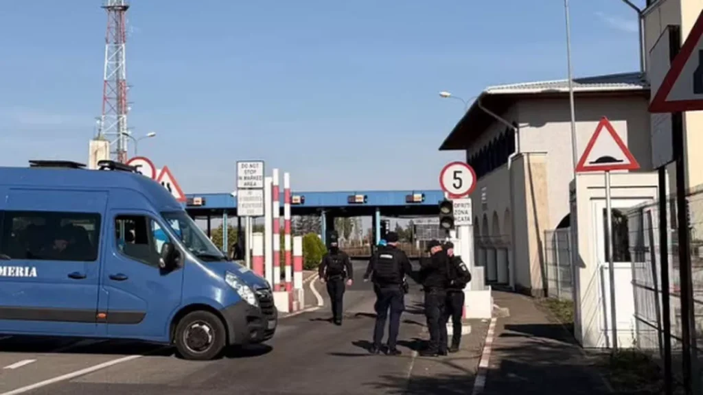 Poliţişti de frontieră şi funcţionari de la Vama Halmeu, reţinuţi pentru că au luat sistematic mită de la şoferi